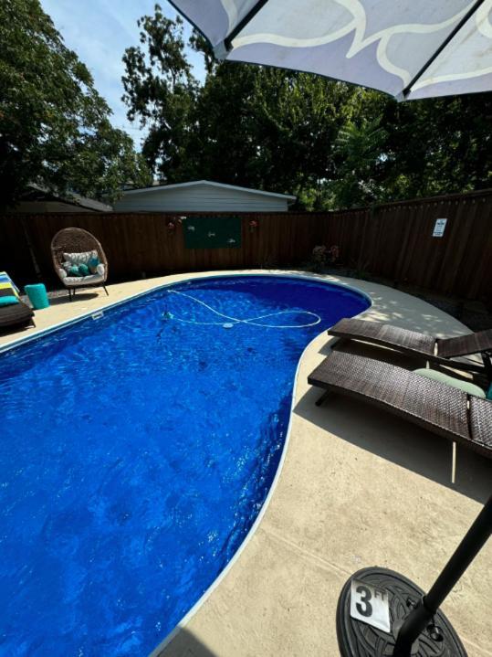 Modern Midway Hollow With Pool! Villa Dallas Exterior photo